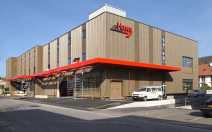 Klicken zum vergrößern! Hawa ist für die Zukunft gerüstet. Für neun Millionen Franken entstand im vergangenen Jahr am Stammsitz in Mettmenstetten ein Anbau zur Erweiterung der Produktions- und Lagerfläche.